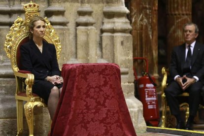 El féretro con los restos de Cayetana de Alba en la Catedral de Sevilla.