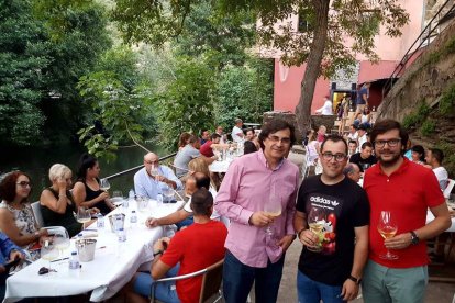 Bodegas y Viñedos Ventua y Nacho Álvarez oficiaron de anfitriones en la cata de Puente de Domingo Flórez. DL