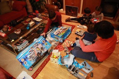 Los hogares de León amanecen hoy con los juguetes que dejan los Reyes Magos a los niños y niñas. SECUNDINO PÉREZ