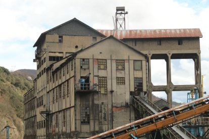 Imagen exterior del lavadero de Antracitas de Fabero, en La Recuelga (Santa Cruz del Sil). L. DE LA MATA