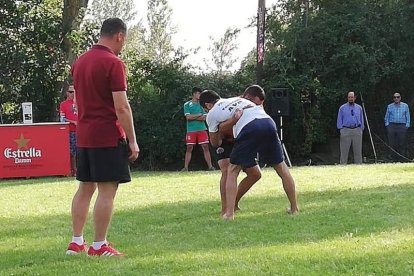 Villavente vivió un buen corro de lucha leonesa dominados por los primeros de la general. Á. Q.