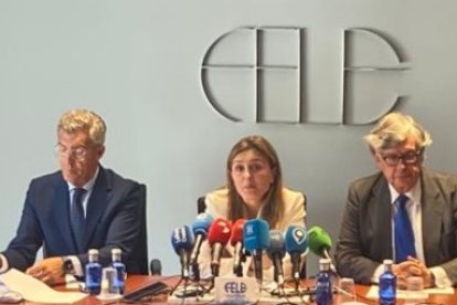 Cepedano, Calvo y Viéites, en la rueda de prensa de esta mañana. RAMIRO