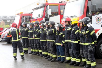 Bomberos de Ponferrada, en una imagen de archivo del año 2016. L. DE LA MATA