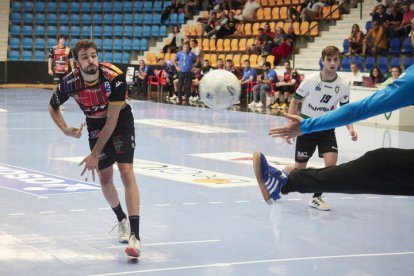 David Fernández es junto a Juan Castro y Antonio Martínez uno de los máximos goleadores del Ademar. LOF