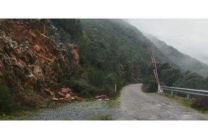 Estado de la carretera entre Santa Marina del Sil y Congosto. DL