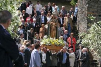 Los vecinos de Congosto volverán a portar la imagen de la Virgen de la Peña