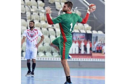 El nuevo jugador marista ha estado en el Estrella Roja y en la liga de Dubai.