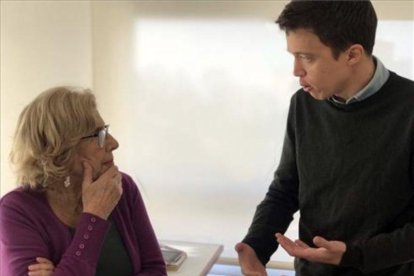 Manuela Carmena junto a Íñigo Errejón.