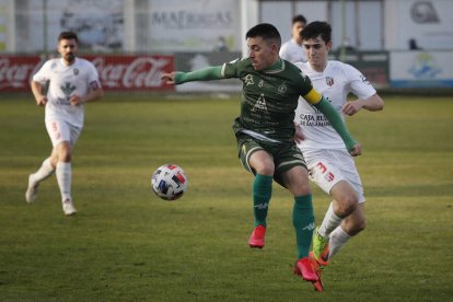 Diego logró el gol de la victoria al transformar un penalti. JESÚS