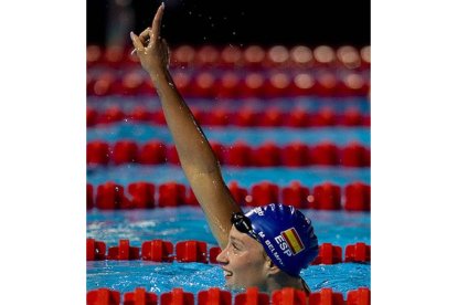 Mireia Belmonte, eufórica tras ganar la medalla de plata en 400 metros estilos.