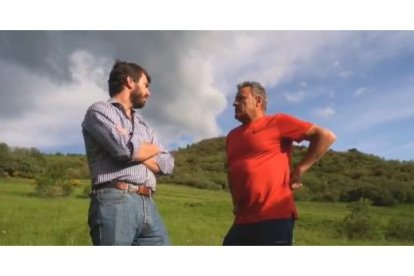 García-Gallardo, con el ganadero de Lario Daniel Puerta. DL