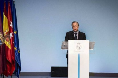 El presidente del Real Madrid, Florentino Pérez, durante su discurso en la Asamblea General de Socios del Real Madrid.