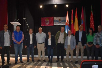 Los candidatos se reunieron en el auditorio de Sariegos. DL