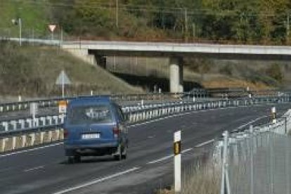 Tramo de la autovía que ya existe entre Ponferrada y Cubillos