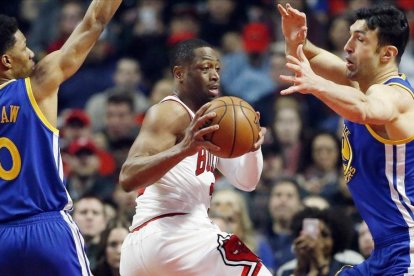 Wade, con la camiseta de los Bulls, en un partido frente a los Warriors esta temporada