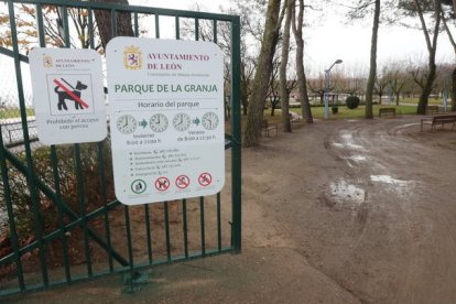 Arreglarán la red de caminos interiores del parque de la Granja. RAMIRO