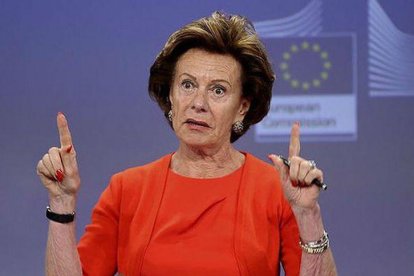 La excomisaria europea de Agenda Digital, Neelie Kroes, durante una rueda de prensa en Bruselas cuando era comisaria.