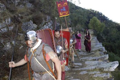 La Legio IV Macedónica transita por la calzada romana de Crémenes. CAMPOS