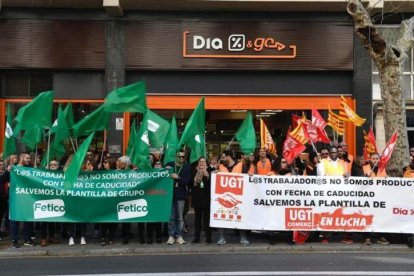 Protesta de trabajadres de la cadena de supermercados Dia.