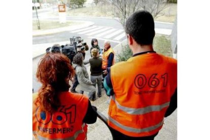 Miembros del 061 que participaron en el rescate.