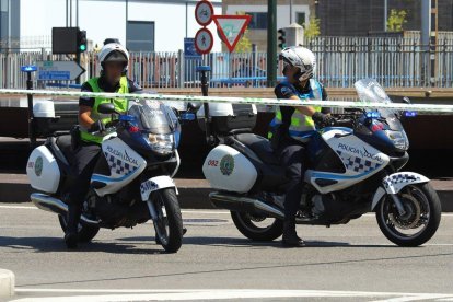 Dos policías locales de Ourense, en una imagen de archivo.