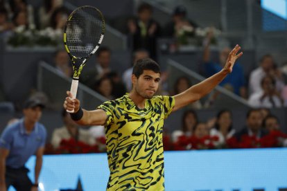 Carlos Alcaraz sigue adelante en el Mutua Madrid Open. JUANJO MARTÍN