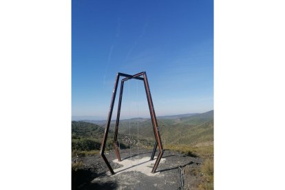 La estructura del columpio de Librán ya es visible. DL