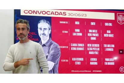 Jorge Vilda, seleccionador español femenino de fútbol, dio a conocer ayer la lista de 23 convocadas para el Mundial. SERGIO PÉREZ