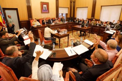 Pleno en el Ayuntamiento de León en una imagen de archivo. RAMIRO