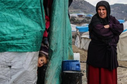 Desplazados sirios del campo de Khirbat al-Jawz, en Idlib, Siria.