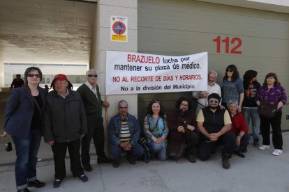 Los vecinos, el pasado lunes en una protesta en Astorga.