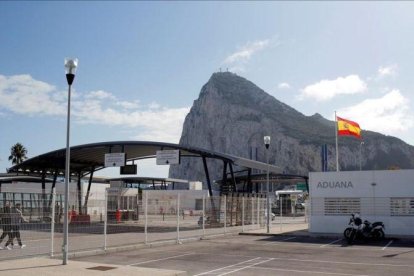 El Peñón de Gibraltar, visto desde la frontera española, el pasado 15 de noviembre.