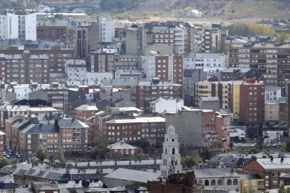 Las más de dos mil viviendas vacías que hay en Ponferrada, el paro y el crédito frenan la construcción.