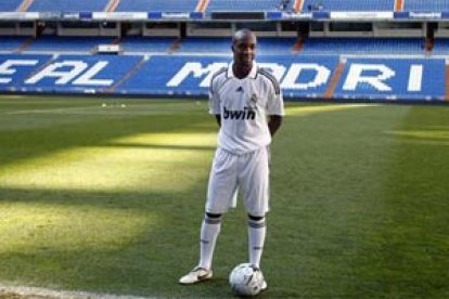 Lassana Diarra, en un momento de su presentación hoy en el Santiago Bernabéu