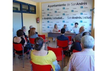 La alcaldesa informó a los hosteleros de los cambios en las fiestas