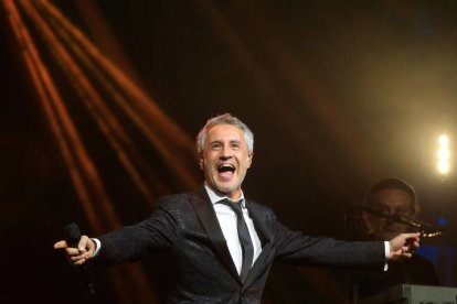 Sergio Dalma en el Palacio de los Deportes.   León. 02 - diciembre  - 2016. Secundino Pérez