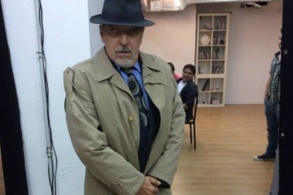 El actor Enrique Villén durante una prueba de vestuario.