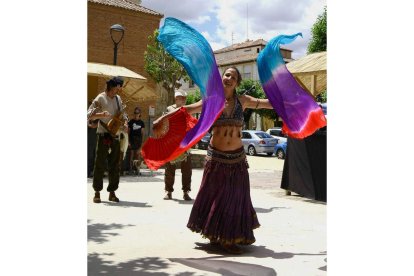 Uno de los talleres de artesanía celebrados en la jornada de ayer. ACACIO