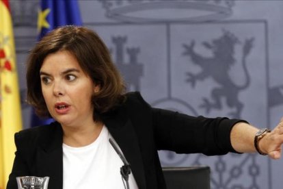 La vicepresidenta, Soraya Saénz de Santamaría, en la rueda de prensa posterior al Consejo de Ministros.