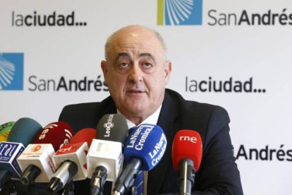 El alcalde de San Andrés, Goyo Chamorro, ofrece una rueda de prensa en la que informa del archivo de la resolución judicial contra su persona.