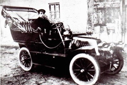 Un Renault fabricado en 1915, en una imagen tomada en 1922.