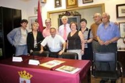 Miembros de la Casa de León en La Coruña, durante las últimas actividades realizadas