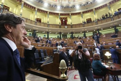 El portavoz del PP, Rafael Hernando, en el pleno del Congreso este jueves.