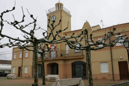 Vista exterior del Ayuntamiento de Laguna Dalga.