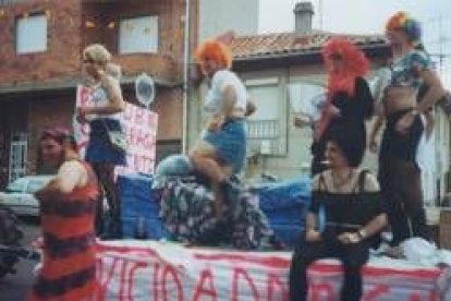 Las divertidas carrozas, que recorrerán las calles de Montejos, animarán la tarde del jueves