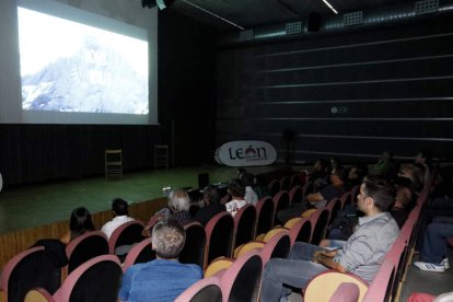 El Centro Cívico del Crucero albergó la exposición. MARCIANO PÉREZ