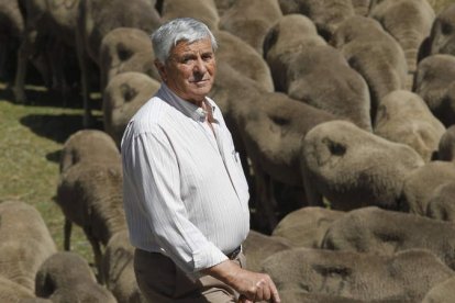 José Álvarez Pozal, en una foto tomada en 2012 camino de Las Verdes. JESÚS F. SALVADORES