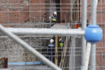 El observatorio de la Fundación Laboral de la Construcción refleja la situación del sector. FERNANDO OTERO