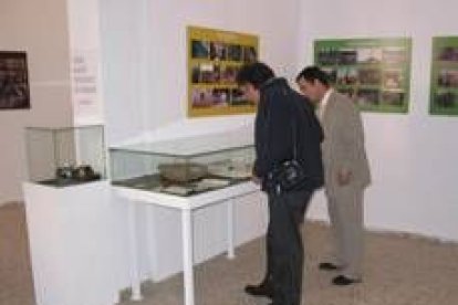 La exposición en Astorga recuerda la labor del párroco Faustino Santos