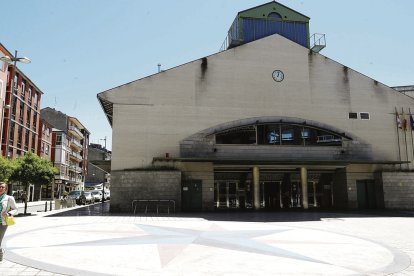 Estado del mercado de abastos de Ponferrada. ANA F. BARREDO